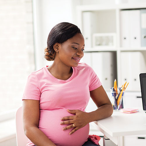 Femme enceinte en rendez-vous médical