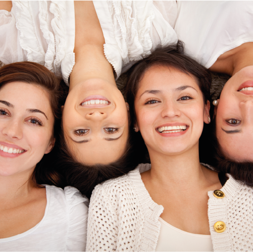 Femmes qui sourient