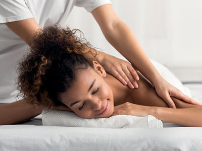Le massage bien-être : une approche holistique pour rééquilibrer corps et esprit